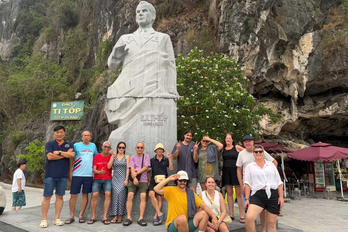 Read more about the article Halong Bay Beach Stop: Your Time on Titov Island’s White Sand