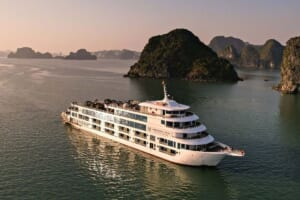 Read more about the article Halong Bay Cruise Sundeck: 360° Views from Sea Lion’s Top Deck