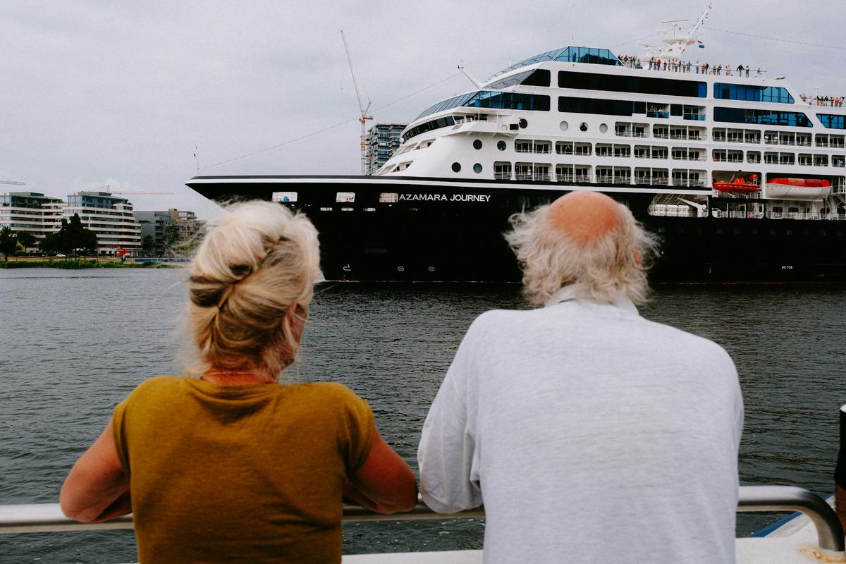 Read more about the article Halong Bay Cruise Wheelchair & Elderly Access: Sea Lion Facilities