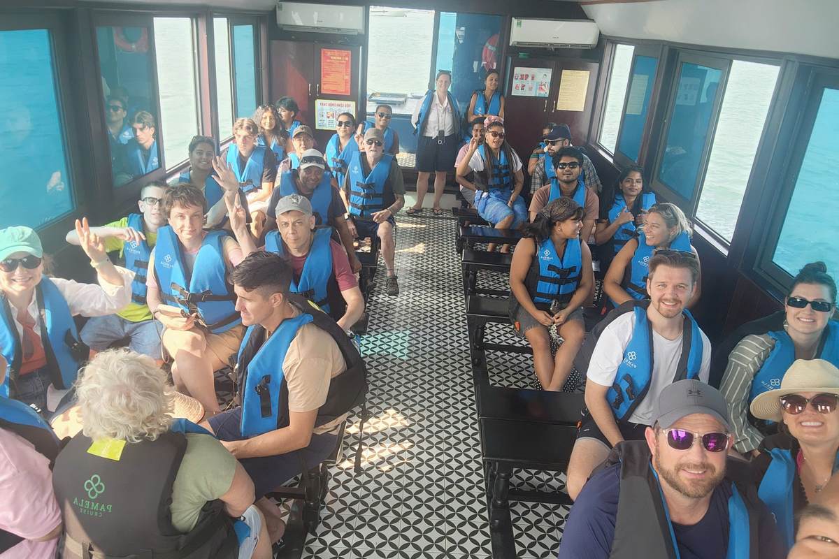 Read more about the article Halong Bay Day Trip from Hanoi: Door-to-Door Guide via Sea Lion