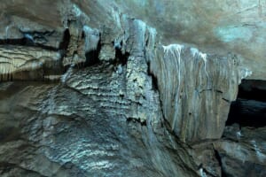 Read more about the article Sung Sot Cave Halong Bay: Visiting the Greatest Grotto via Sea Lion