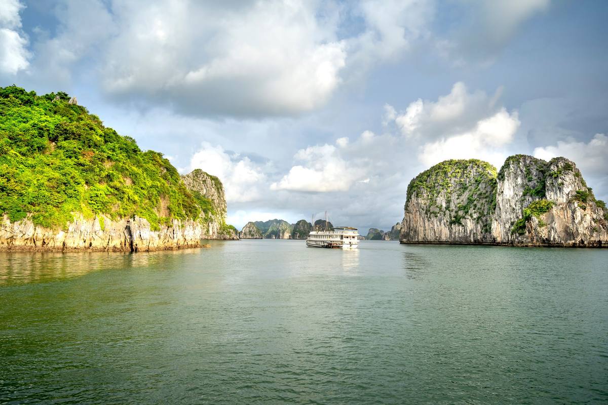 Read more about the article Valentine’s Day Halong Bay: Romance on Sea Lion Day Cruise