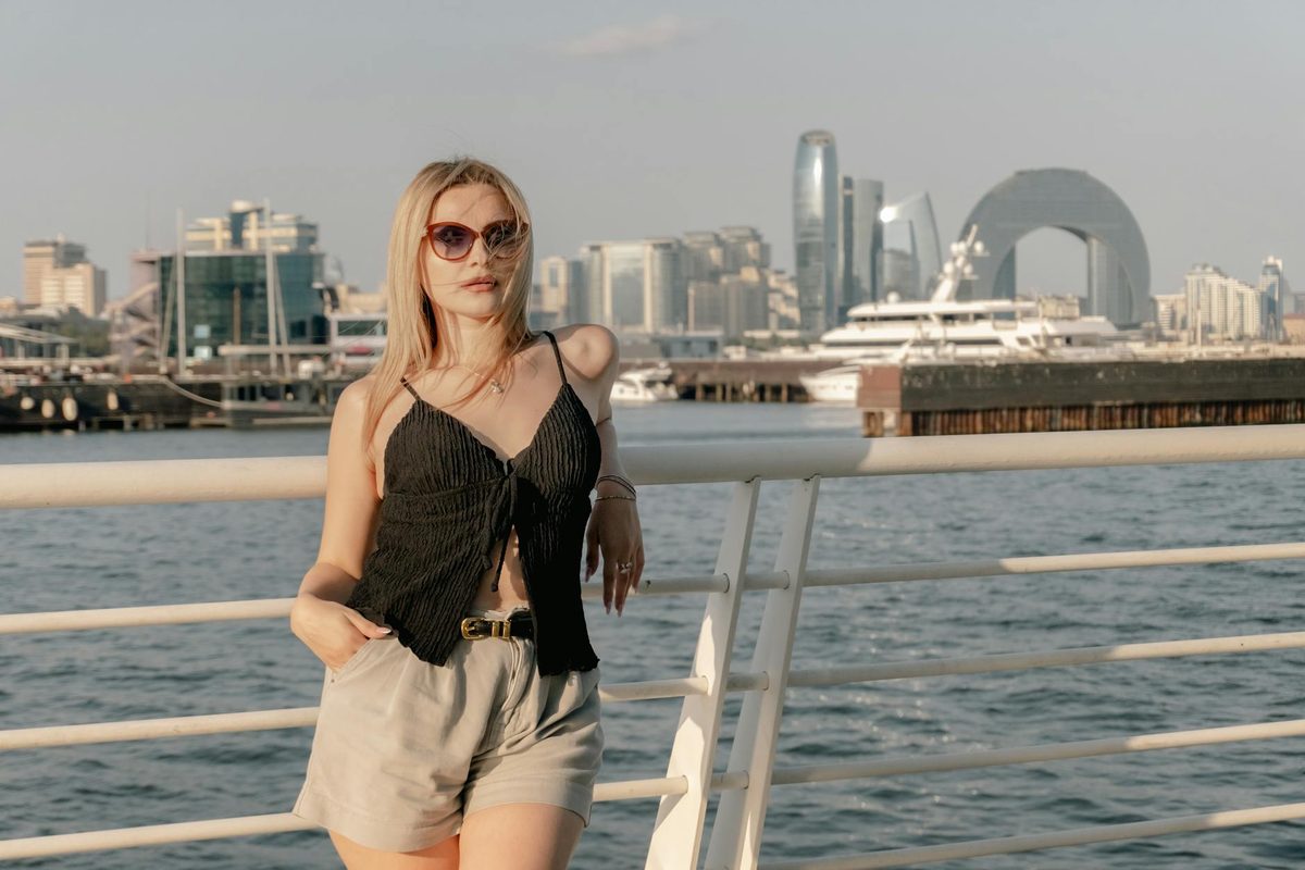 You are currently viewing What to Wear on Halong Bay Day Trip: Dress Code for Every Activity